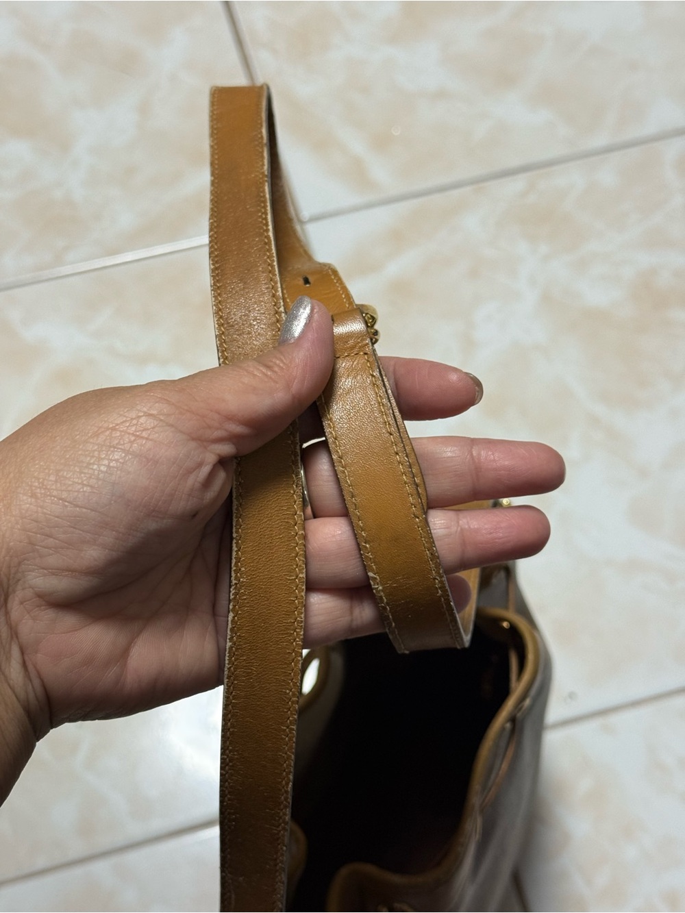 Classic Tan Drawstring Bucket Bag- Vintage Piece - Picture 8 of 8